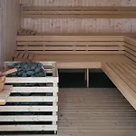 Wellness & Riverfront With Parking By Renters Appartement