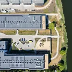 Wellness&spa Riverfront With Parking By Renters