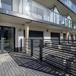 Wellness&spa Riverfront With Parking By Renters Apartamento *