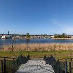Apartamento Wellness&spa Riverfront With Parking By Renters