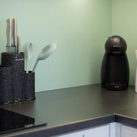 Wellness & Riverfront With Parking By Renters Apartman