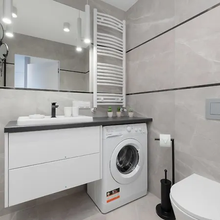 Wellness & Riverfront With Parking By Renters Dziwnów