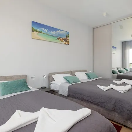 Wellness & Riverfront With Parking By Renters * Dziwnow