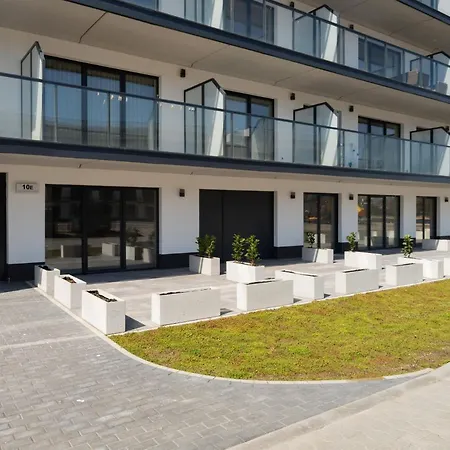 Wellness & Riverfront With Parking By Renters Apartment Dziwnow