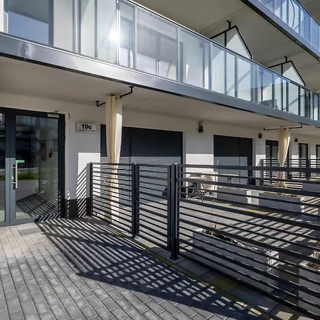 Wellness & Riverfront With Parking By Renters Apartament *