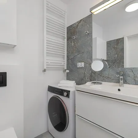 شقة Wellness & Riverfront With Parking By Renters Dziwnów