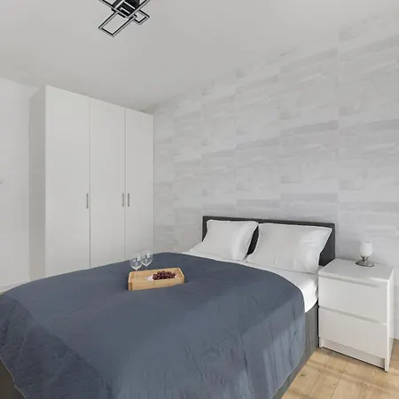 Wellness & Riverfront With Parking By Renters * Dziwnow