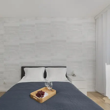 Wellness & Riverfront With Parking By Renters Apartman *