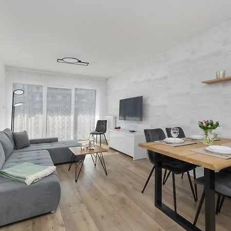 شقة Wellness & Riverfront With Parking By Renters Dziwnów