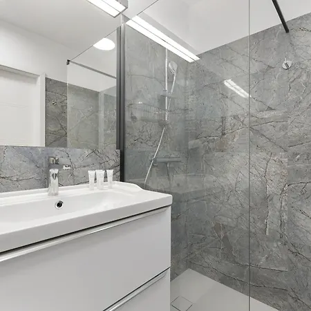 Wellness & Riverfront With Parking By Renters *