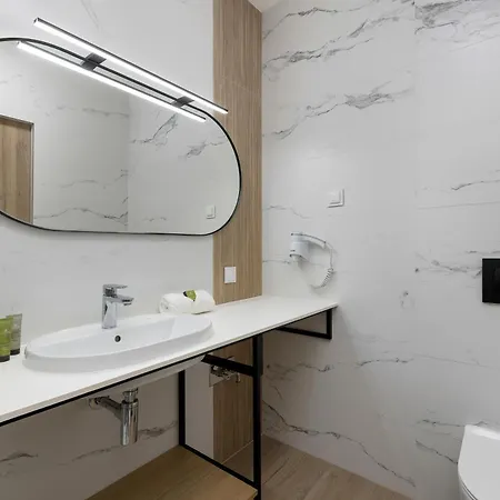 Wellness&spa Riverfront With Parking By Renters