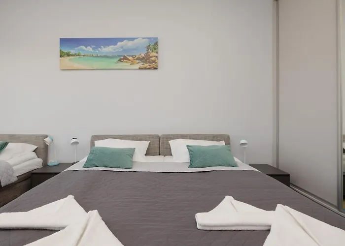 Wellness & Riverfront With Parking By Renters Διαμέρισμα *