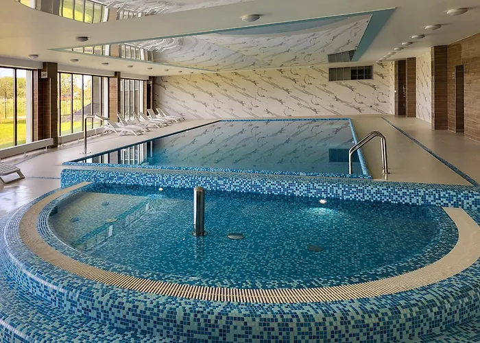 Wellness & Riverfront With Parking By Renters Dziwnów