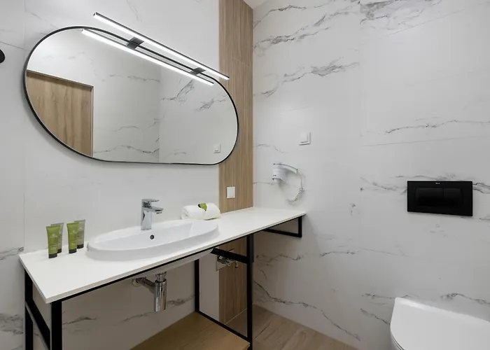 Wellness & Riverfront With Parking By Renters