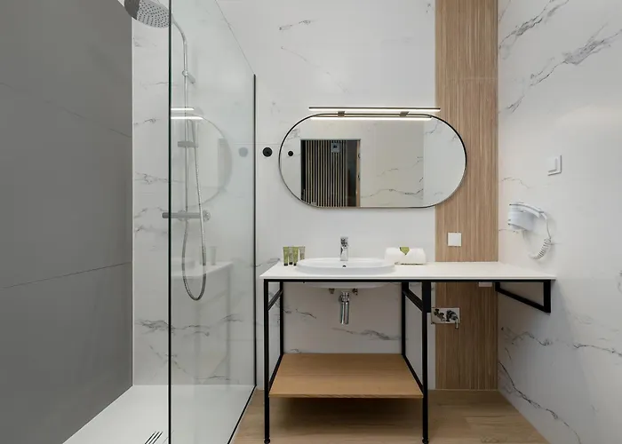 Wellness & Riverfront With Parking By Renters *